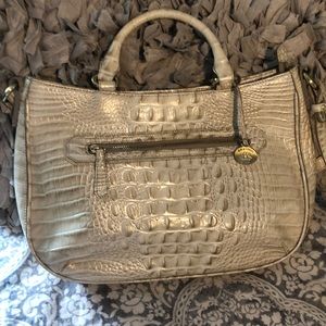 EUC- like new! Brahmin cream/gold hardware cross body bag